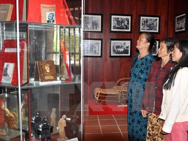 Incense offering ceremony to commemorate late Prime Minister Pham Van Dong - ảnh 1